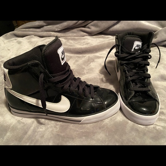 Nike Shoes - Women’s Nike sneakers